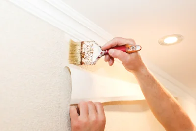 Pose de papier peint à Poullignac — revêtements muraux et toiles de verre
